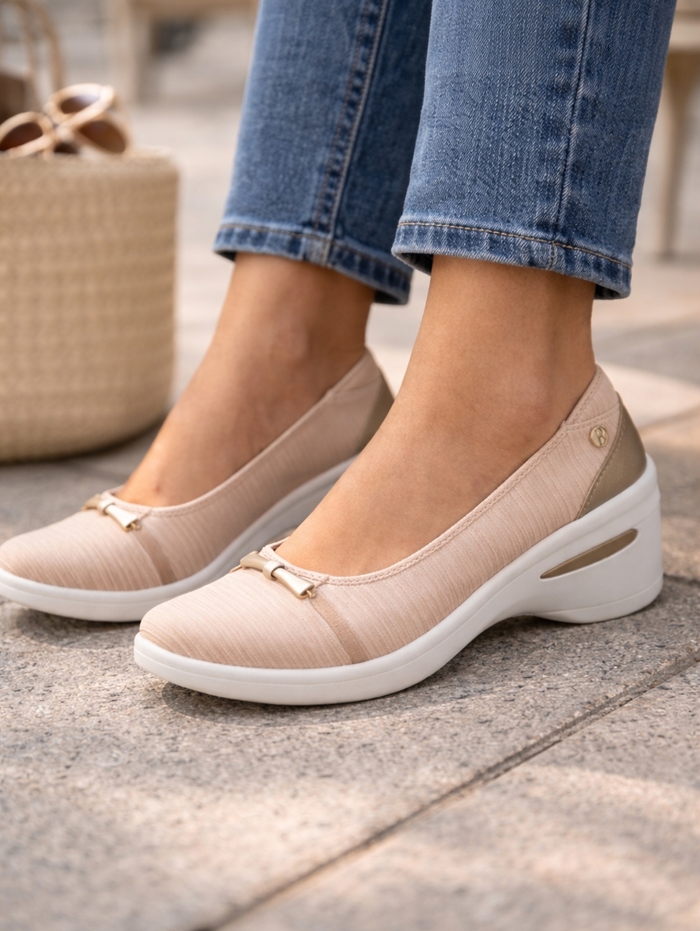 Bzees Blush Comfort Wedge Slip On Shoes Lightweight Cushioned Size 9 NWT